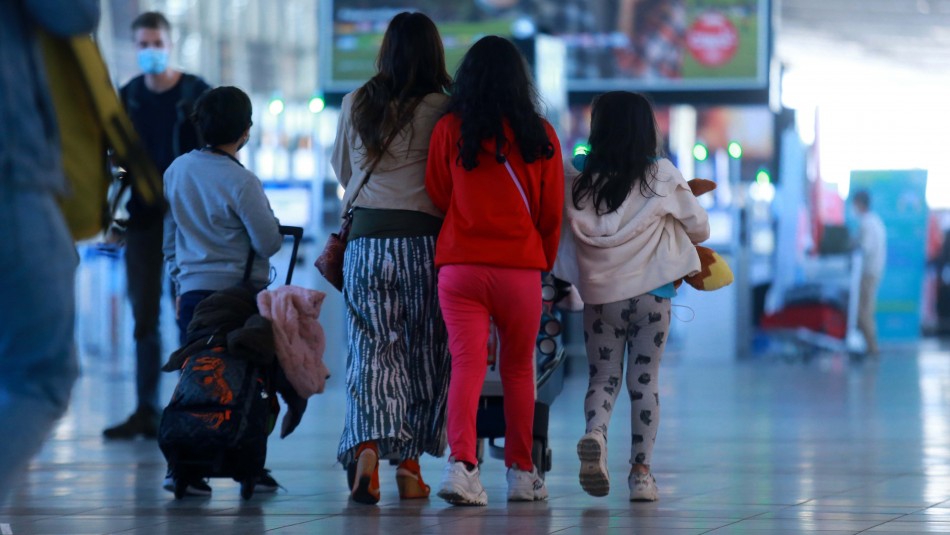 menores-extranjero-frontera-protegida-pase-movilidad-permiso Gobierno: Niños no vacunados no pueden salir del país,