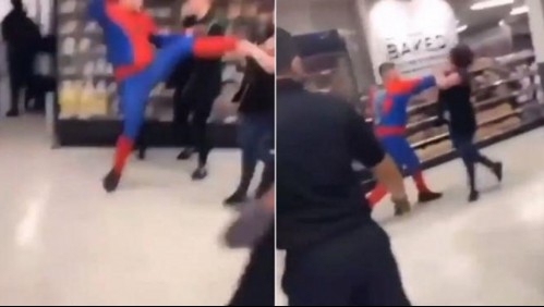 Detienen a hombre disfrazado de Spiderman tras golpear brutalmente a mujer en un supermercado