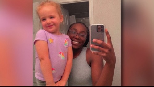 Joven afroamericana viaja con su hermana adoptiva y la interrogan por sospecha de rapto