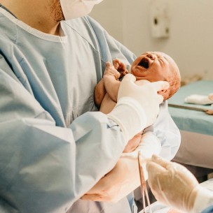 Bebé nace con su hermano gemelo dentro del estómago: Tenía huesos y un corazón Bebé nace con su hermano gemelo dentro del estómago: Tenía huesos y un corazón