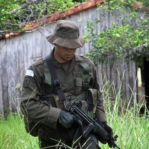 Tres militares paraguayos mueren tras ser víctimas de un ataque con explosivos Tres militares paraguayos mueren tras ser víctimas de un ataque con explosivos