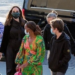 Las hijas de Angelina Jolie: Zahara usa bolso de US$ 3.000 y Shiloh jeans a la cintura Las hijas de Angelina Jolie: Zahara usa bolso de US$ 3.000 y Shiloh jeans a la cintura