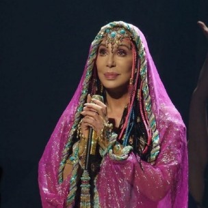 Ya tiene 75 años: Cher reaparece en Italia con ceñidos leggings y es la envidia de muchas Ya tiene 75 años: Cher reaparece en Italia con ceñidos leggings y es la envidia de muchas