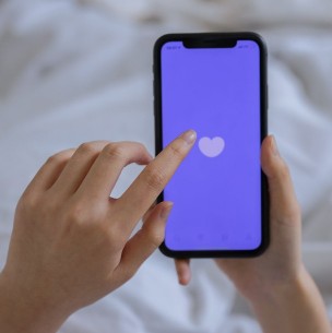 Cita de Tinder sale mal: Lo drogan con sustancia en la bebida para robarle sus pertenencias Cita de Tinder sale mal: Lo drogan con sustancia en la bebida para robarle sus pertenencias