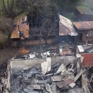 Hombre de 88 años que perdió su casa en un incendio asegura que fue un atentado Hombre de 88 años que perdió su casa en un incendio asegura que fue un atentado
