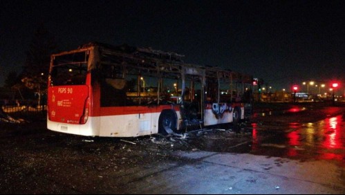 Amenazan a pasajeros con armas hechizas y queman bus del transantiago en Pedro Aguirre Cerda