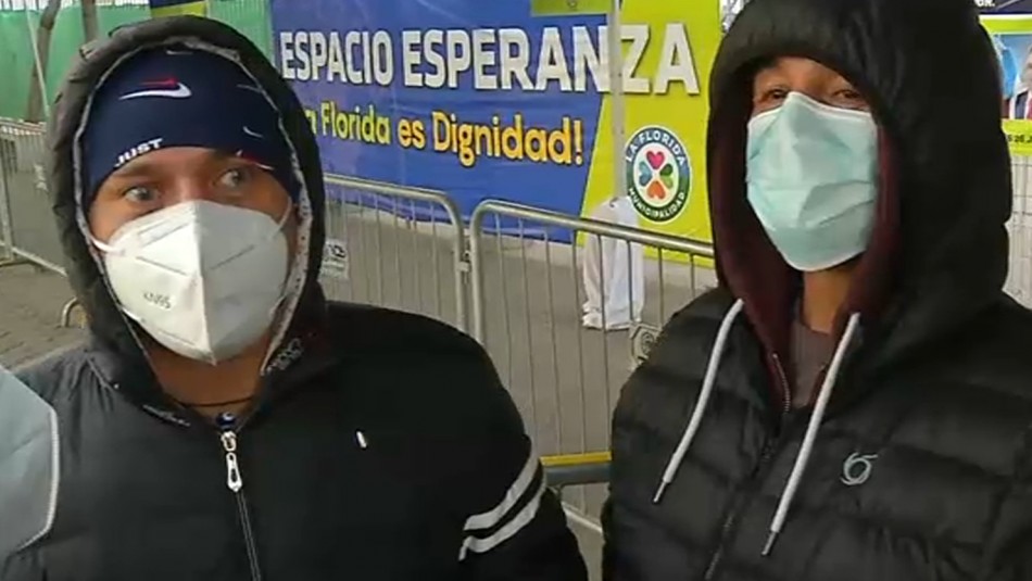 pareja-llega-a-vacunarse Novios madrugan para vacunarse y poder celebrar en septiembre: