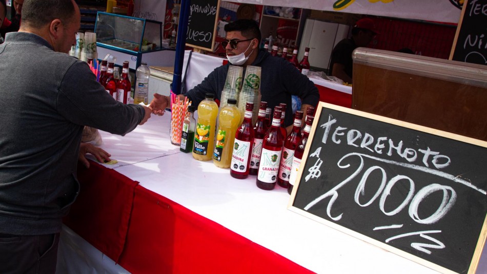 fiestas-patrias Fecha límite para obtener Pase de Movilidad para el 18: rezagados hacen fila para vacunarse