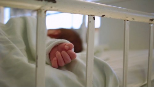 Denuncian eventual maltrato a bebé en Hospital Roberto del Río: La menor estaba amarrada