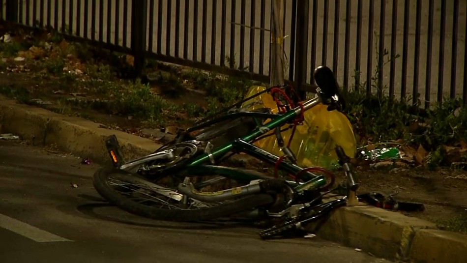 Ciclista muere tras ser impactado por un vehículo en el centro de Santiago