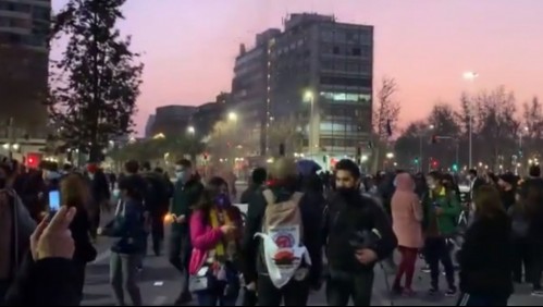 Incidentes en Plaza Italia: Manifestantes provocan cortes de tránsito y cierre de Metro
