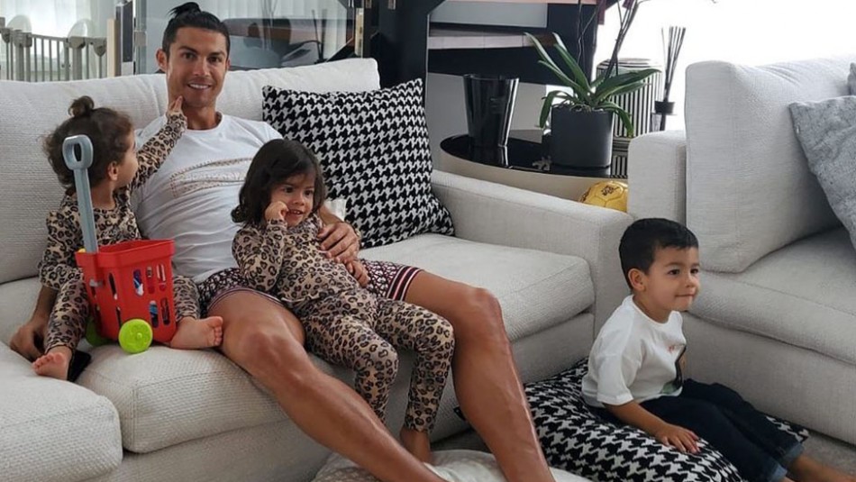 El video viral de las hijas de Cristiano Ronaldo viendo El video viral de las hijas de Cristiano Ronaldo viendo