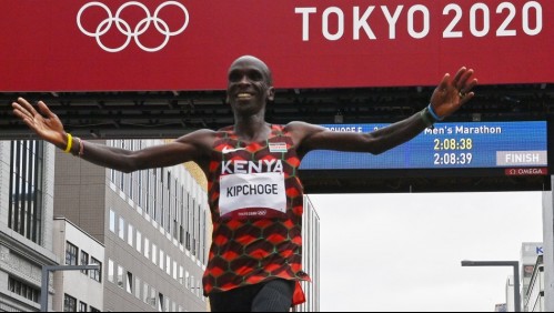 El keniano Eliud Kipchoge revalida su título olímpico en el maratón