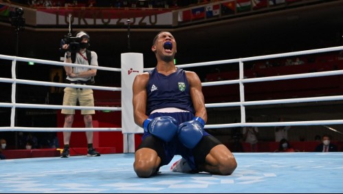 Boxeador brasileño Hebert Conceição Sousa gana el oro del peso medio por nocaut