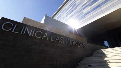 Multan con $31 millones de pesos a Clínica Las Condes por administrar tercera dosis a presidente del directorio
