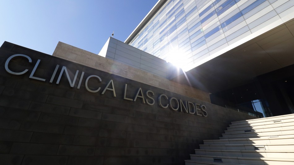 Multan con $31 millones de pesos a Clínica Las Condes por administrar tercera dosis a presidente del directorio Multan con $31 millones de pesos a Clínica Las Condes por administrar tercera dosis a presidente del directorio