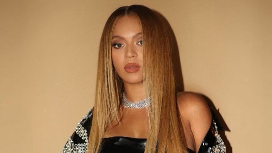 Beyoncé impacta al posar con un corsé de diamantes antes de cumplir 40 años