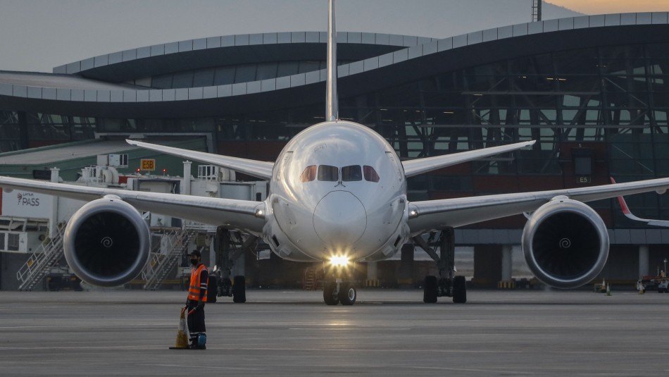 muerte-mujer-aeropuerto Investigan muerte de una pasajera en avión que iba a aterrizar en Chile