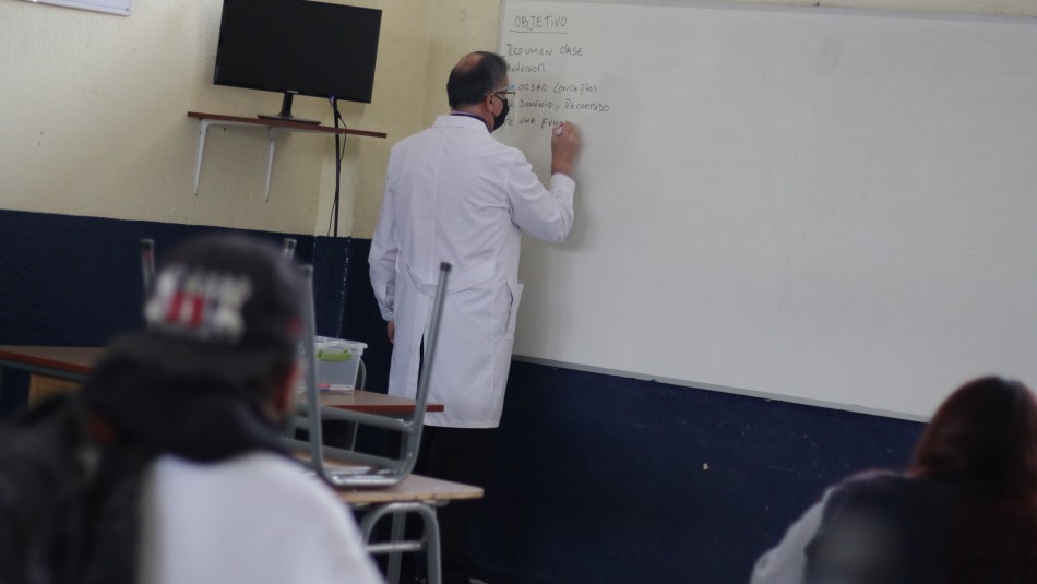 Por contagio de coronavirus: Suspenden clases presenciales en colegio de Providencia Por contagio de coronavirus: Suspenden clases presenciales en colegio de Providencia