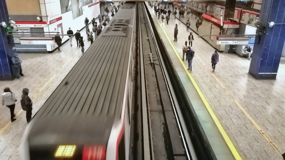 Metro de Santiago informa falla técnica en Línea 6 Metro de Santiago informa falla técnica en Línea 6