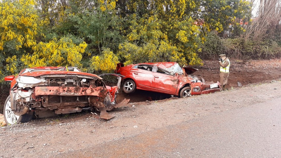 Un muerto tras violento choque entre dos autos en Ruta 5 Sur: otros dos ocupantes son atropellados Un muerto tras violento choque entre dos autos en Ruta 5 Sur: otros dos ocupantes son atropellados