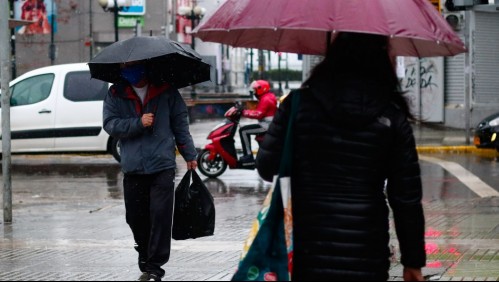 Lluvia en Santiago: revisa cómo se comportarán los tres sistemas frontales anunciados para esta semana