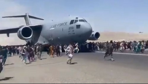 Hallan restos humanos en tren de aterrizaje de avión de EEUU que partió desde Afganistán