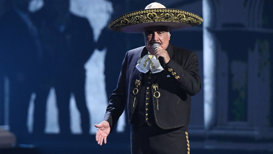 Vicente Fernández muestra mejorías tras caída: Vicente Fernández muestra mejorías tras caída: