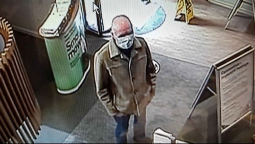 Hombre intentó robar un banco con una nota escrita a mano pero nadie le entendió su letra