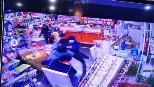 Video registra pelea en que trabajador corta la mano a cliente en mall chino