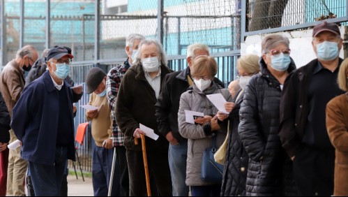 Alcaldes piden congelar vacunación de adultos mayores por riesgos asociados al pronóstico de lluvia