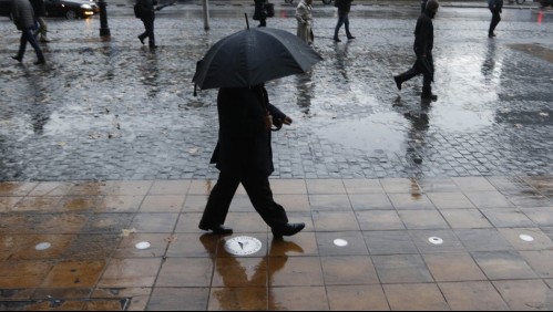 Sistema frontal retrasa su ingreso a Santiago: Lluvia será intensa pero en menor cantidad a lo esperado