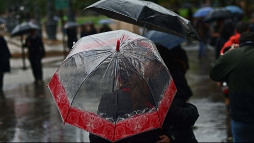 Lluvia en Santiago: Conoce cómo se seguirá desarrollando el sistema frontal