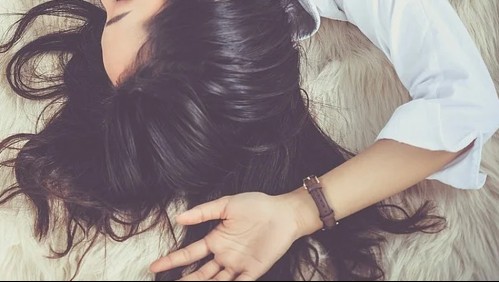 Mujer muere de sobredosis y su compañera de cuarto esconde el cadáver para irse de fiesta