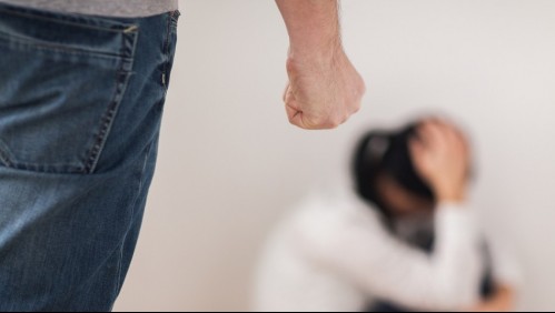 Mujer sufre brutal golpiza de su pareja por querer usar el decodificador para ver TV