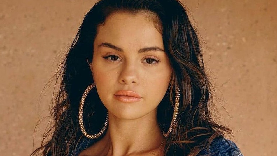 Selena Gomez estrena su look más espectacular en una nueva portada estilo Marilyn Monroe Selena Gomez estrena su look más espectacular en una nueva portada estilo Marilyn Monroe