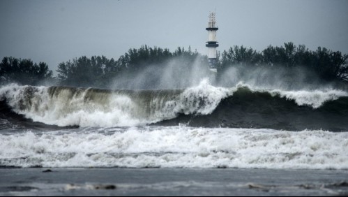 El poderoso huracán Grace toca tierra y descarga su furia en México