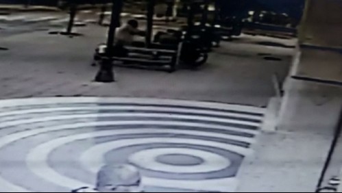 Homicidio frustrado en Providencia: Hombre agredió a una persona con una pala en la vía pública