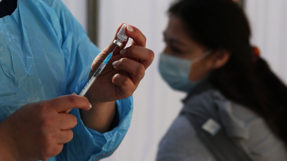 Llaman a rezagados a vacunarse para alcanzar el 80% de vacunados para retraso del toque de queda en la RM