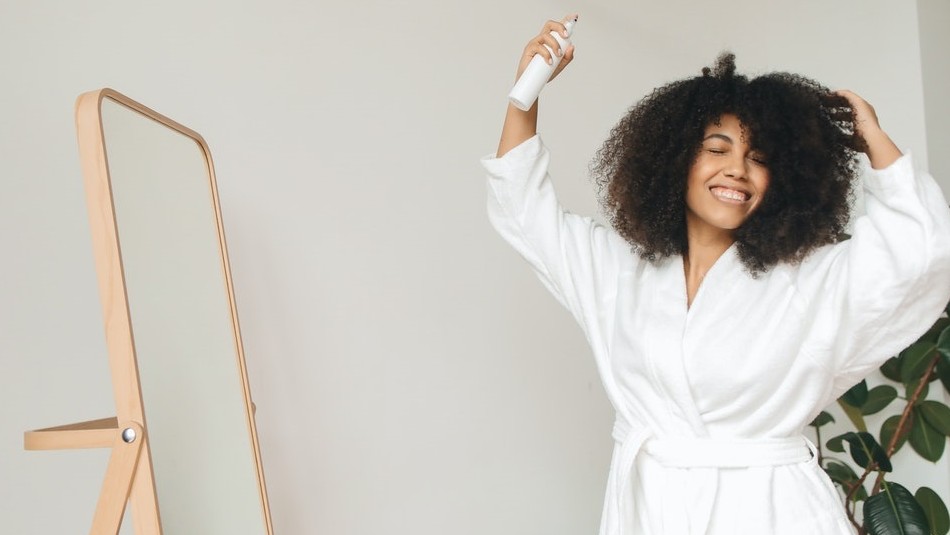Aceite de romero: Descubre las bondades de este remedio casero que rejuvenece el cabello Aceite de romero: Descubre las bondades de este remedio casero que rejuvenece el cabello