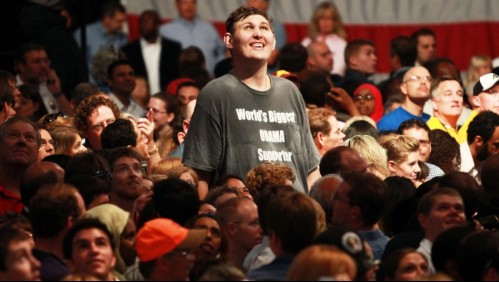 Muere a los 38 años el hombre más grande de EEUU: su historia y el porqué llegó a medir 2,35 metros