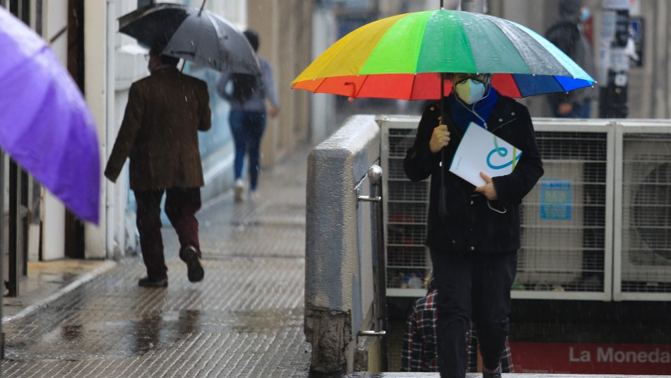 Lluvia en Santiago: revisa los horarios en que habría precipitaciones este martes