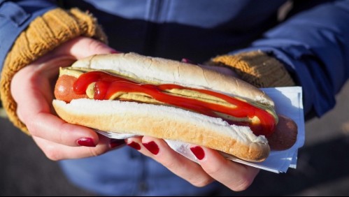 Comer un hot dog resta 36 minutos de vida: Descubra los alimentos que 'suman' o 'quitan' años