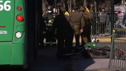 Carabineros son atropellados por bus del Transantiago en medio de procedimiento policial