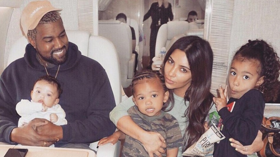 Kim Kardashian se viste de novia para un concierto de Kanye West: Así fue su presentación Kim Kardashian se viste de novia para un concierto de Kanye West: Así fue su presentación