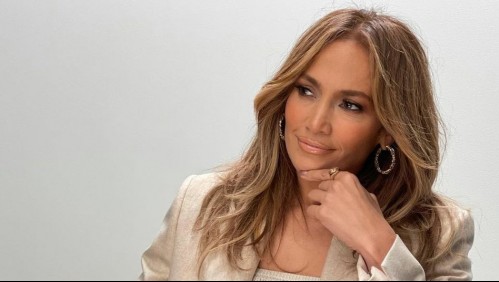 Jennifer Lopez deslumbra en desfile de reconocida marca de moda que estuvo repleto de famosos