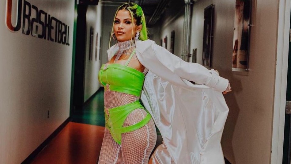 Natti Natasha celebra hito en internet con foto en un yate a tres meses de su embarazo Natti Natasha celebra hito en internet con foto en un yate a tres meses de su embarazo