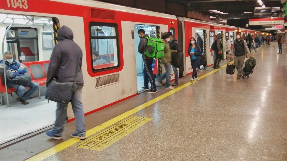 Extienden horario del transporte público en Santiago por cambio en el toque de queda