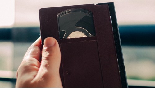 Demanda a sus padres porque botaron su colección de pornografía y ahora tendrán que pagarle 30 mil dólares