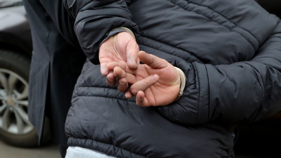 imagen-referencial Detienen a joven de 18 años acusado de robar bolso desde un furgón de Carabineros